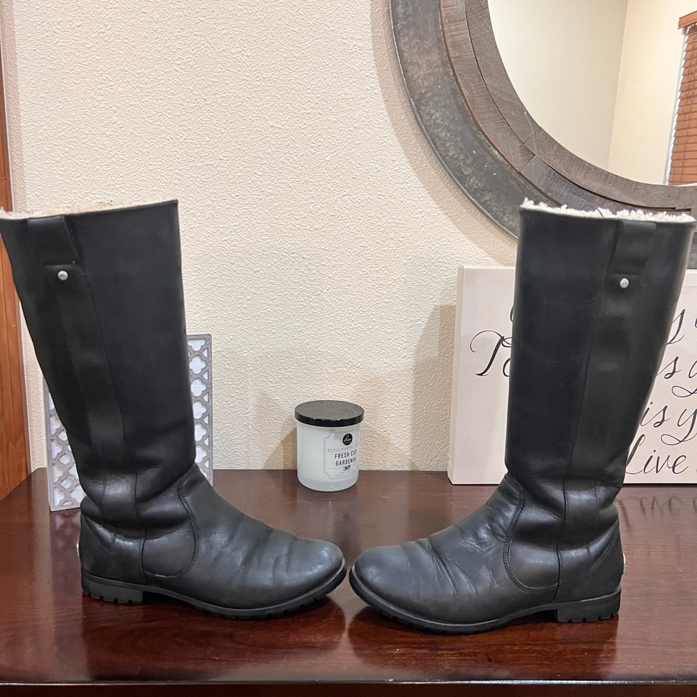 UGG Black Leather Junipero Boot size 6.5